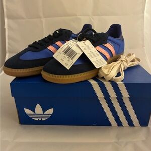 Adidas Samba Sneakers in Royal blue with Salmon Stripes with extra laces